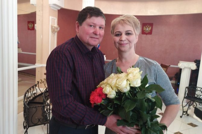 Супругов Пузиковых из Соликамска поздравили в ЗАГСе 30 лет спустя